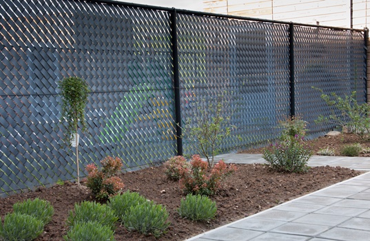 Kunstof Tuinschermen Van Ekoshield Bieden Een Fraai Uiterlijk Meer Privacy En Bescherming Tegen Wind En Geluid